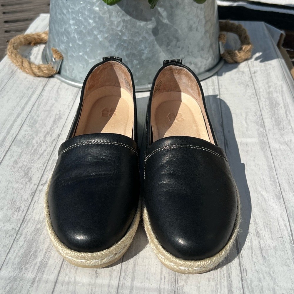 Black Leather Espadrille Slip-On Shoes - Women - Picture 4 of 14